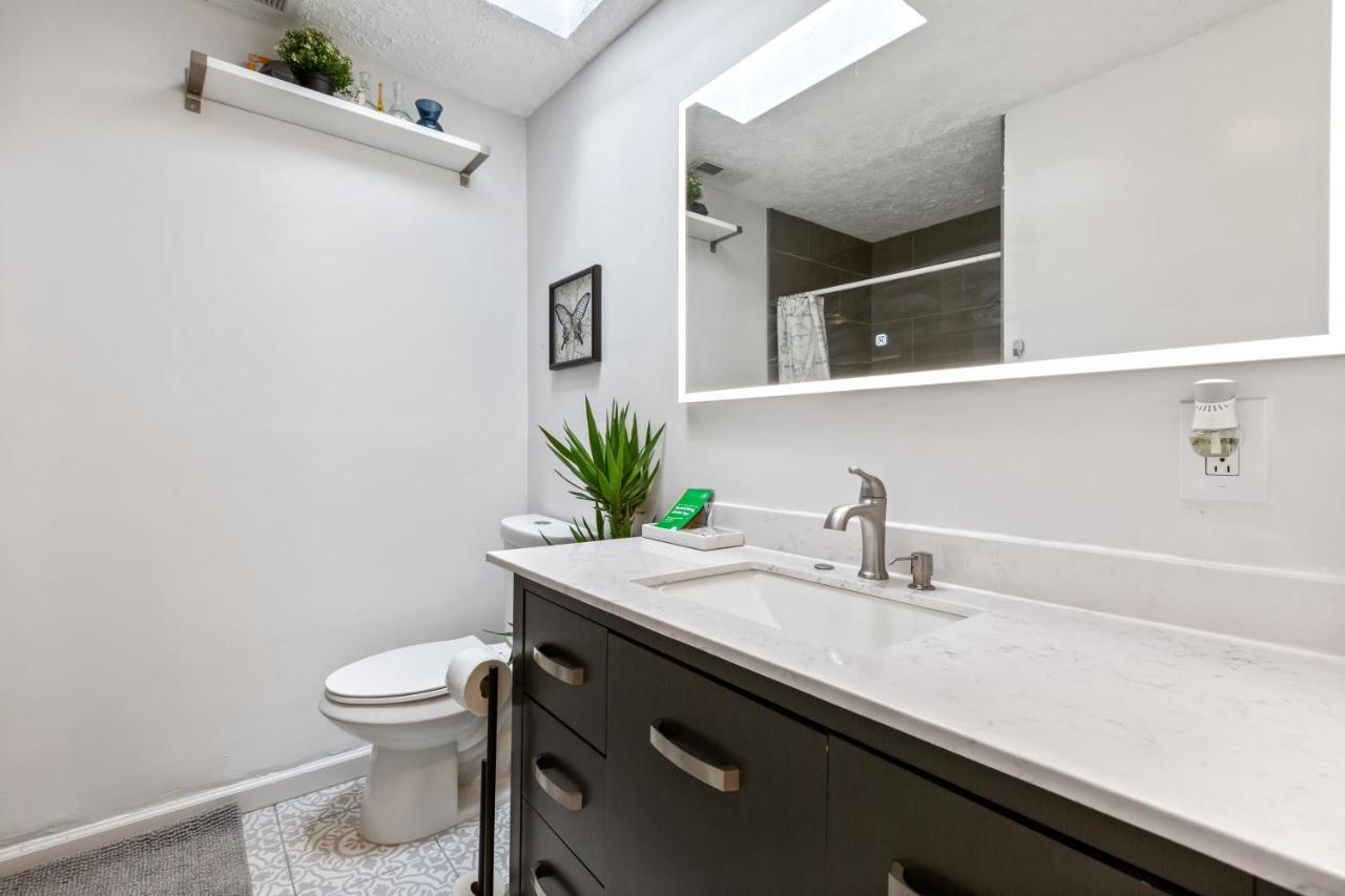 Pristine Townhouse With Rooftop Deck Near Canton! بالتيمور المظهر الخارجي الصورة