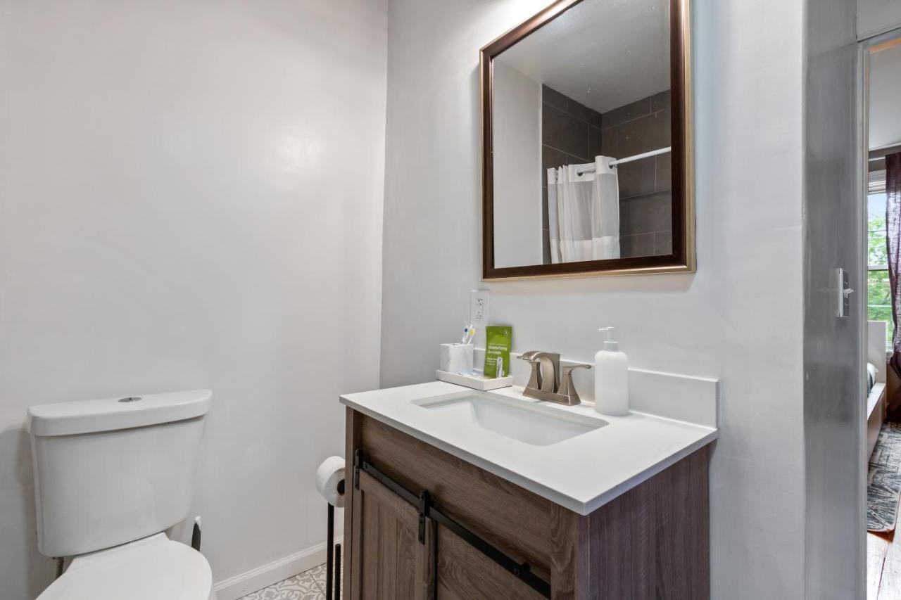 Pristine Townhouse With Rooftop Deck Near Canton! بالتيمور المظهر الخارجي الصورة