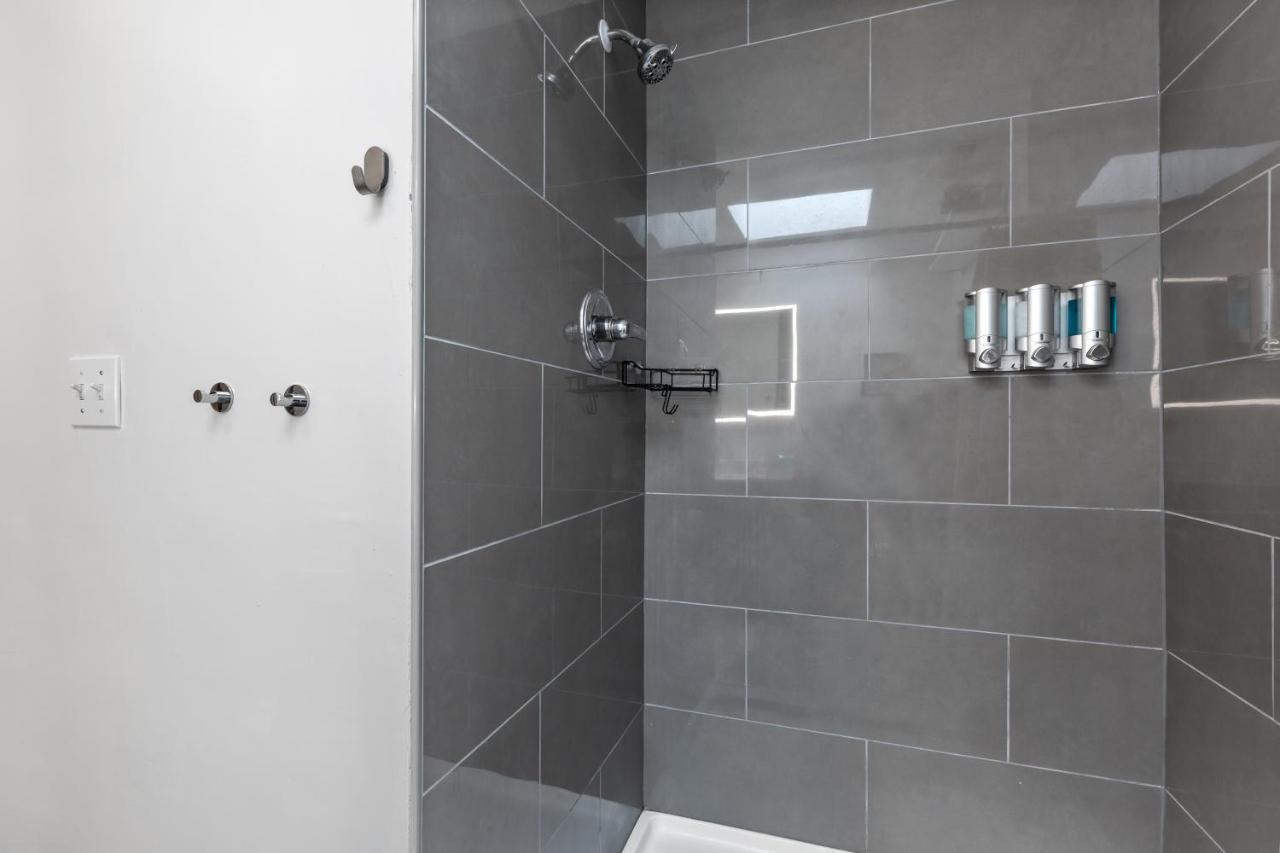 Pristine Townhouse With Rooftop Deck Near Canton! بالتيمور المظهر الخارجي الصورة